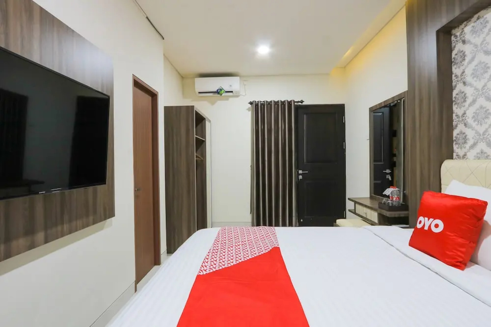 OYO 2267 Albani's Family Residence