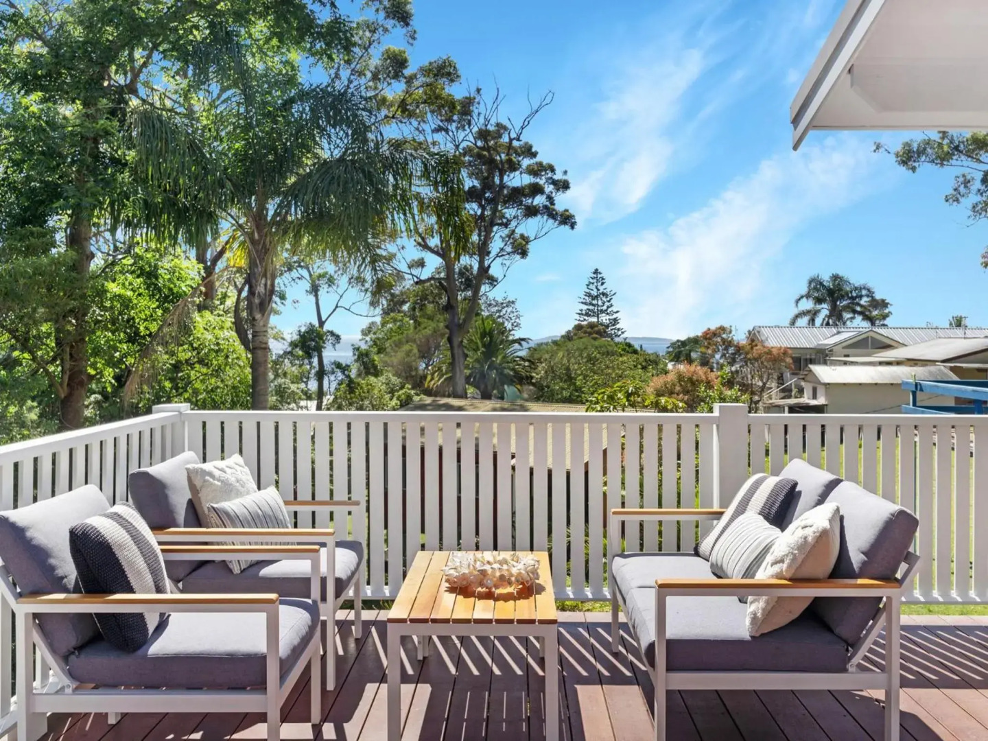 SEA DECK Hyams Beach 4pm Check Out Sundays