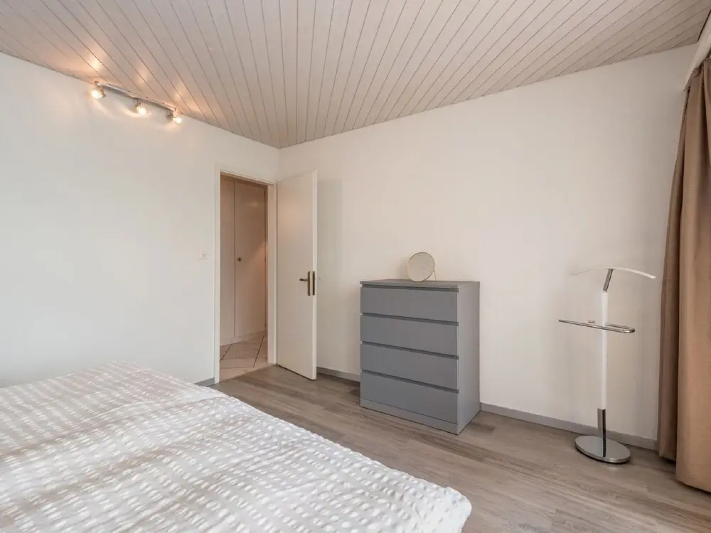 Seestern am See mit Motorboot Ennetb Rgen