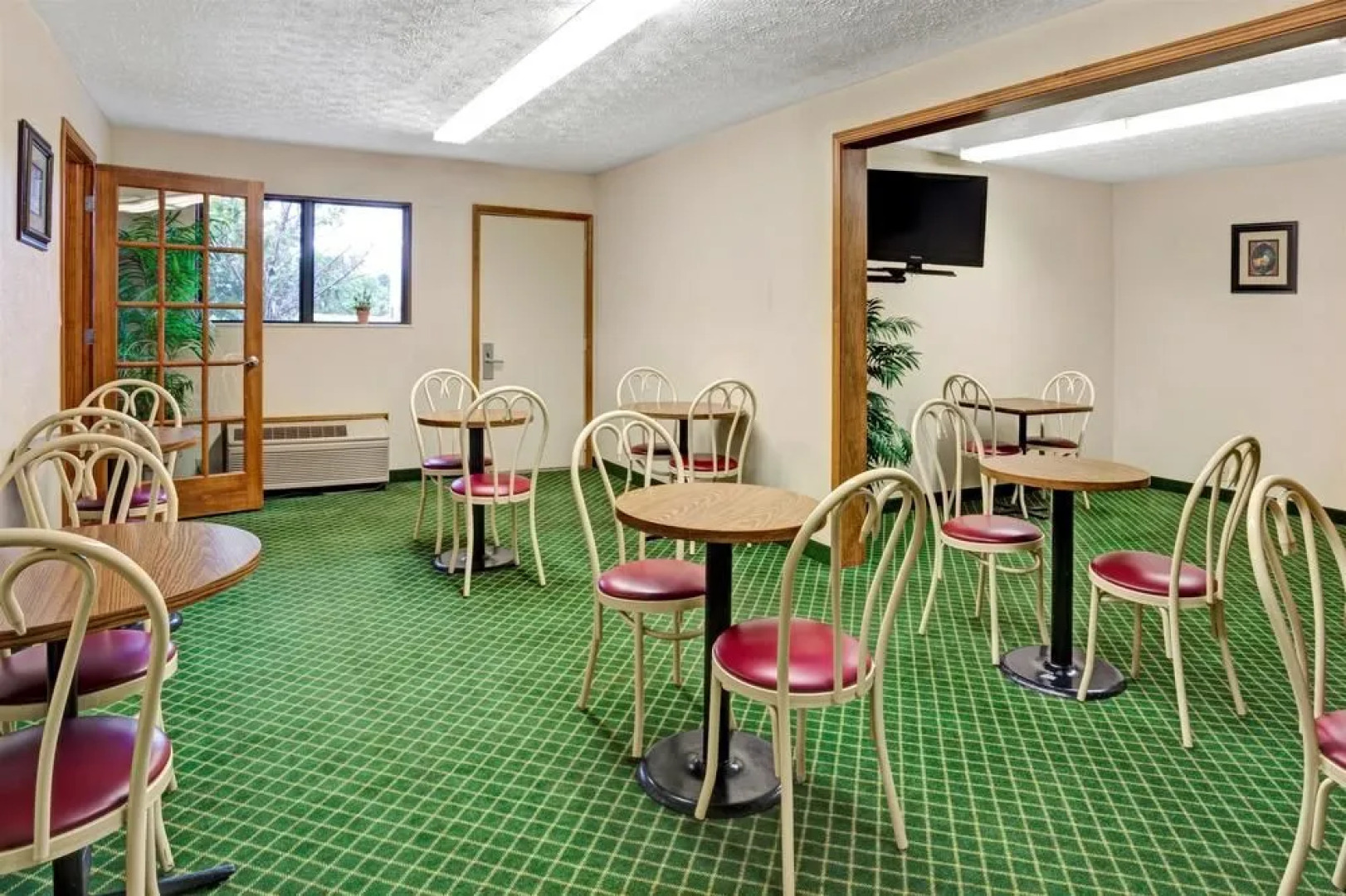 Super 8 Westlake/Cleveland