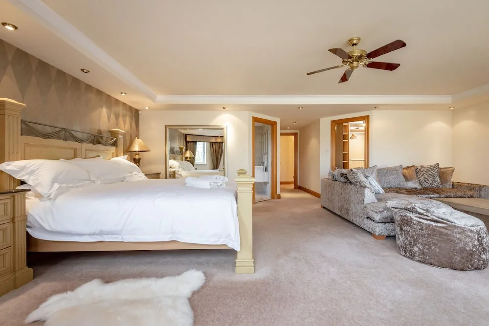 Luxury 6 Bed House With Pool