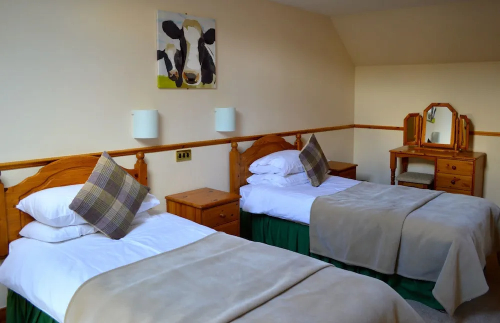 Tomich Holidays Courtyard Cottage