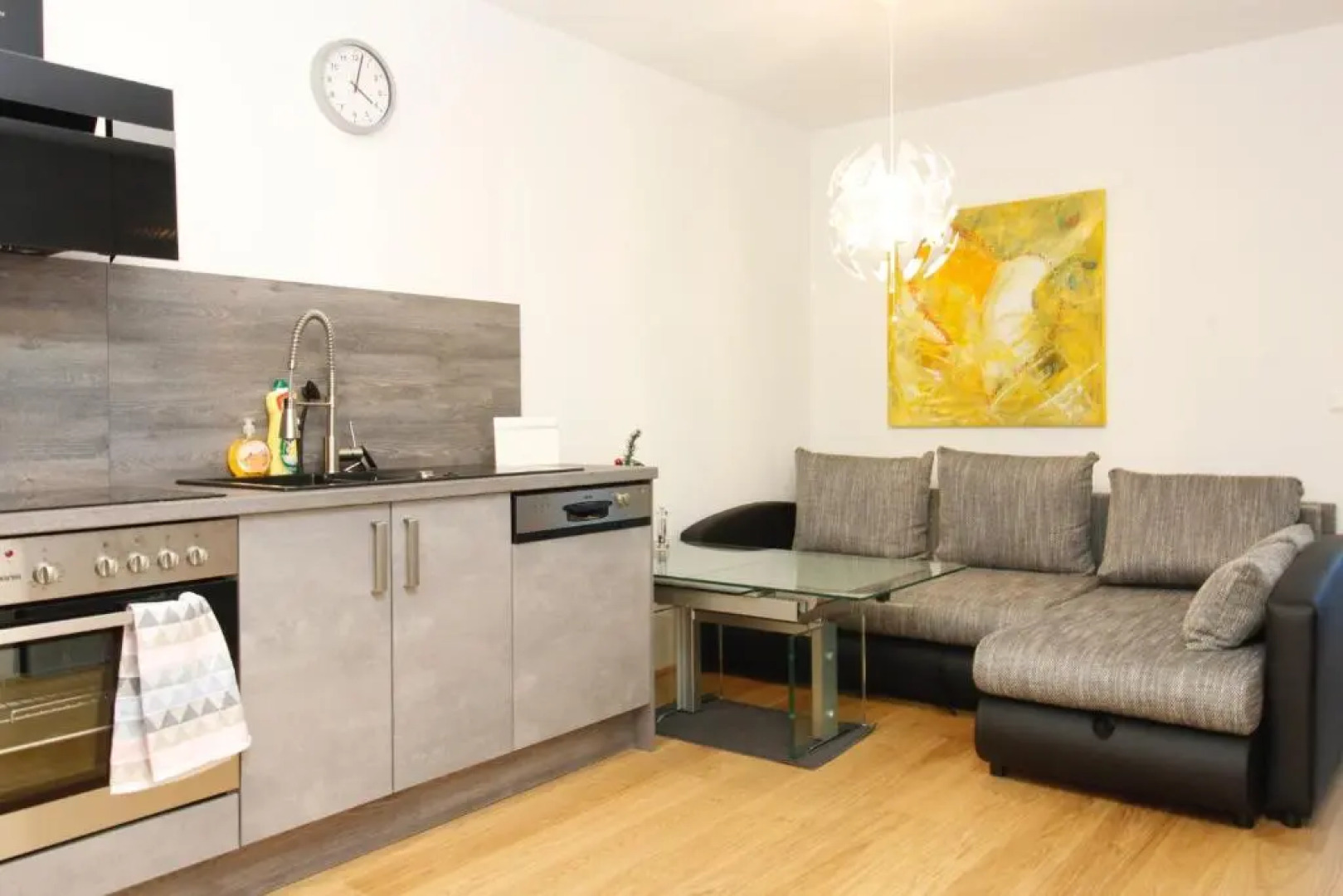 Balcony/Pool/Free Parking Garage Studio