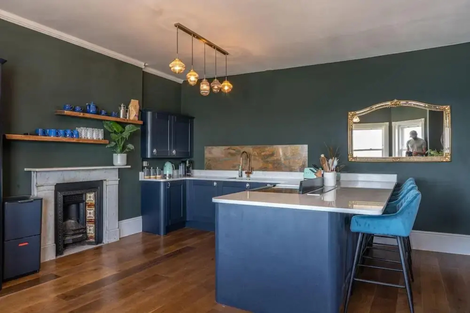 Luxury Beachfront Penthouse, Panoramic Sea Views