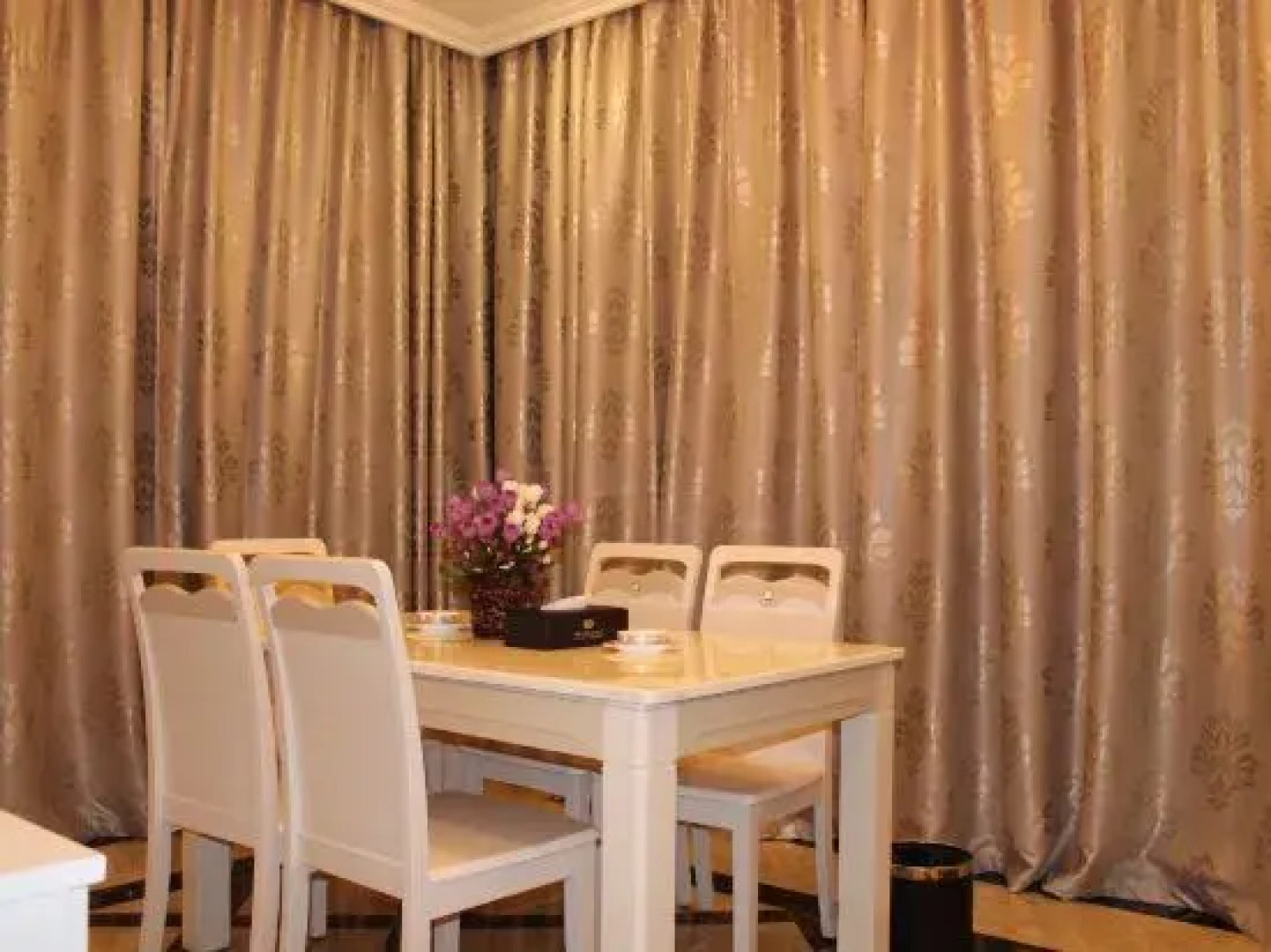 Haiwang Hongya Hot Spring Hotel