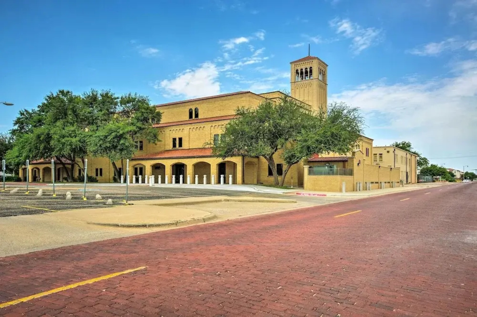 Inviting Lubbock Home > 1 Mi to Downtown