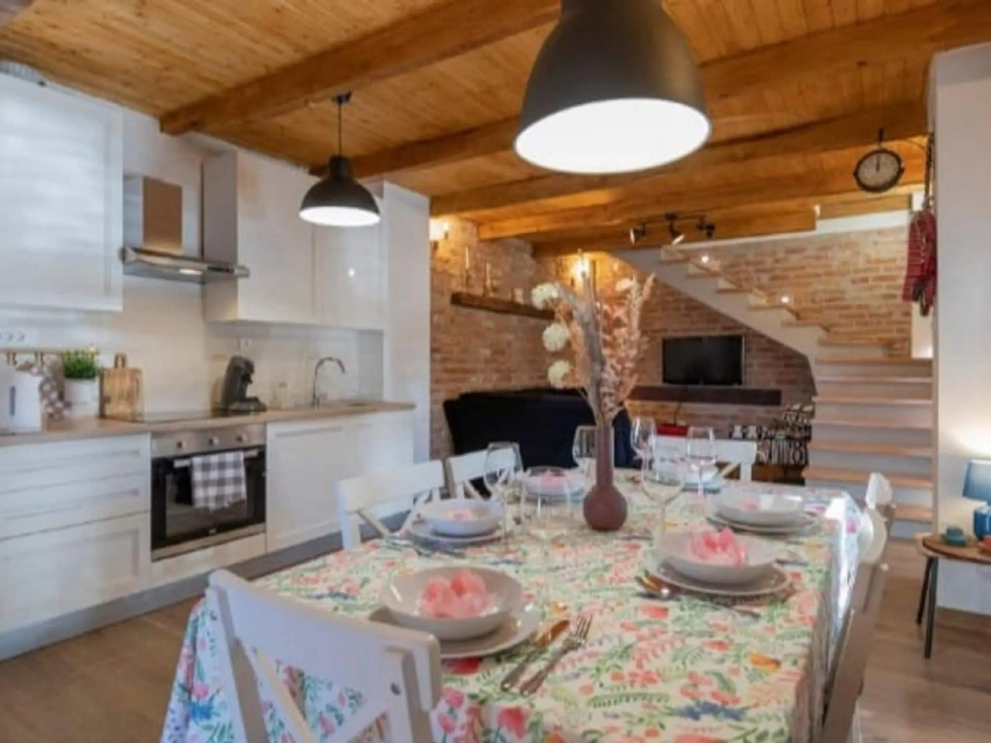 Adorable Holiday Home With Swimming Pool