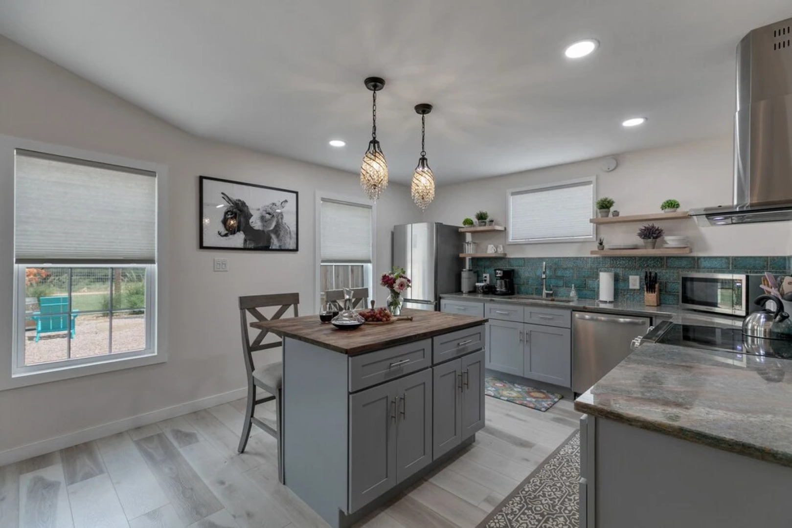 Gorgeous Luxury Bungalow W/hot Tub&fire Pit