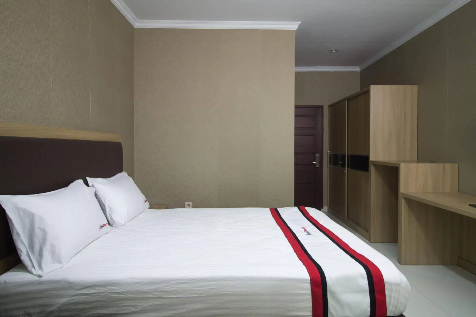 RedDoorz @ Taman Simpruk Cikarang