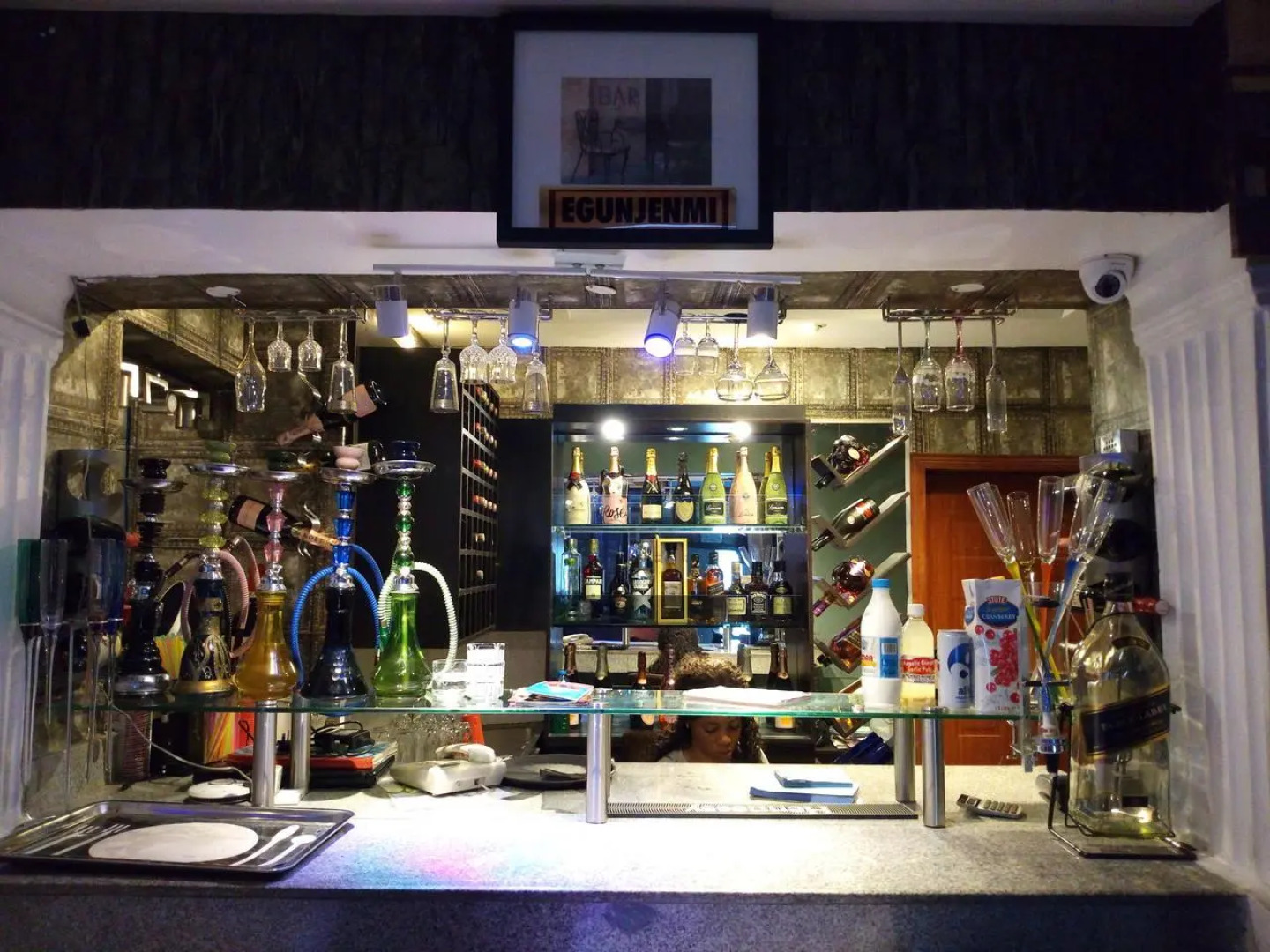 Euro Lounge and Suites