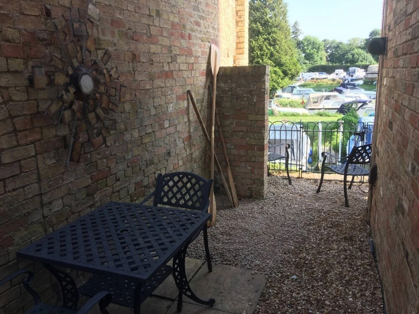 River Courtyard Apartment In The Heart Of