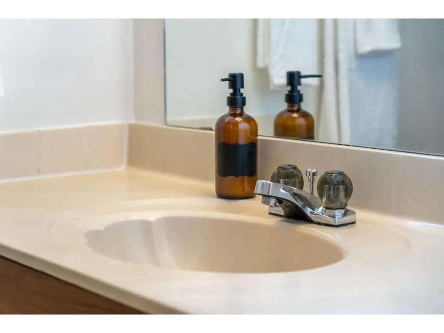 The Colour I 10 Minute To Royal Tyrrell I Sleeps 7