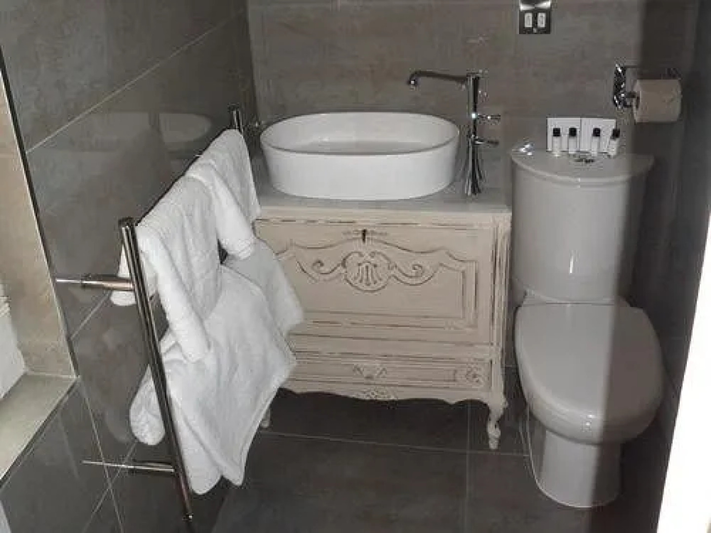 No.64 at the Joiners