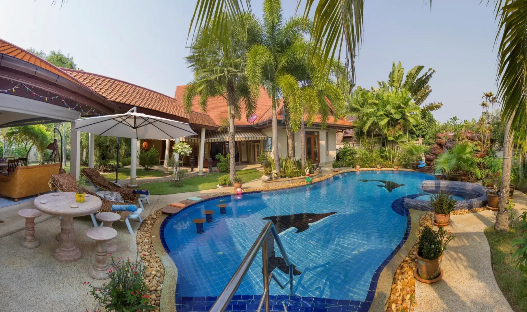 Relaxing Palm Pool Villa