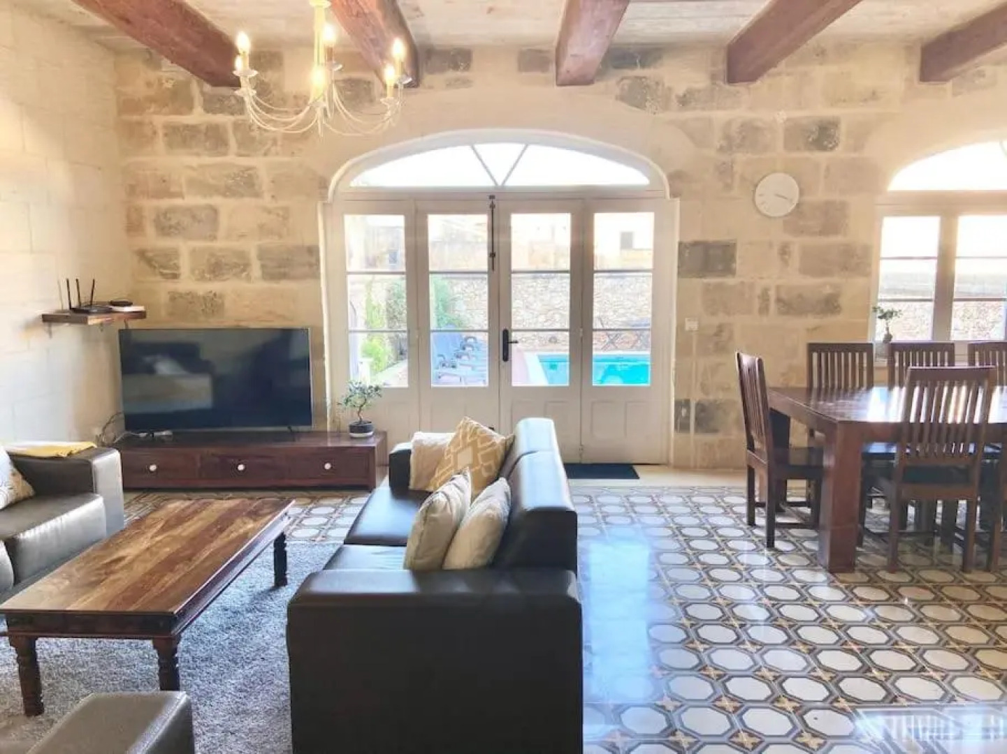 Villa Rossa Gozo - 5 bedroom ensuite with pool & jacuzzi