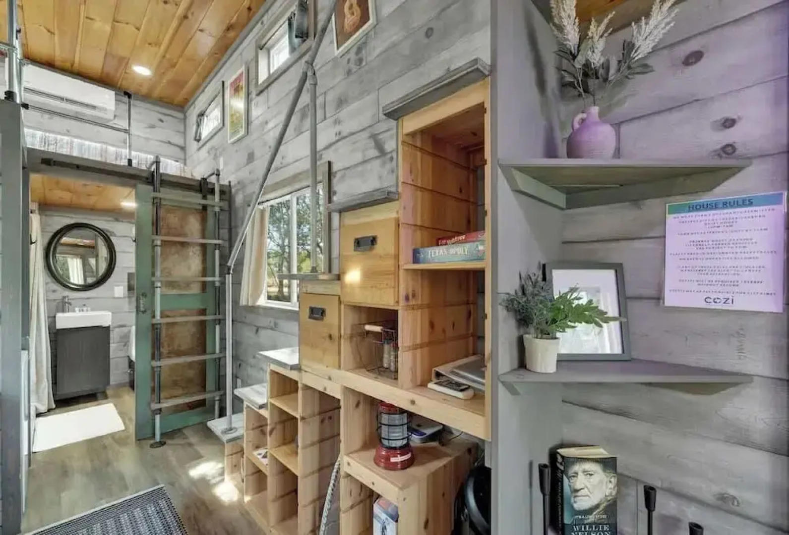 Willie the Modern Tiny Home W/hot-tub & Firetable