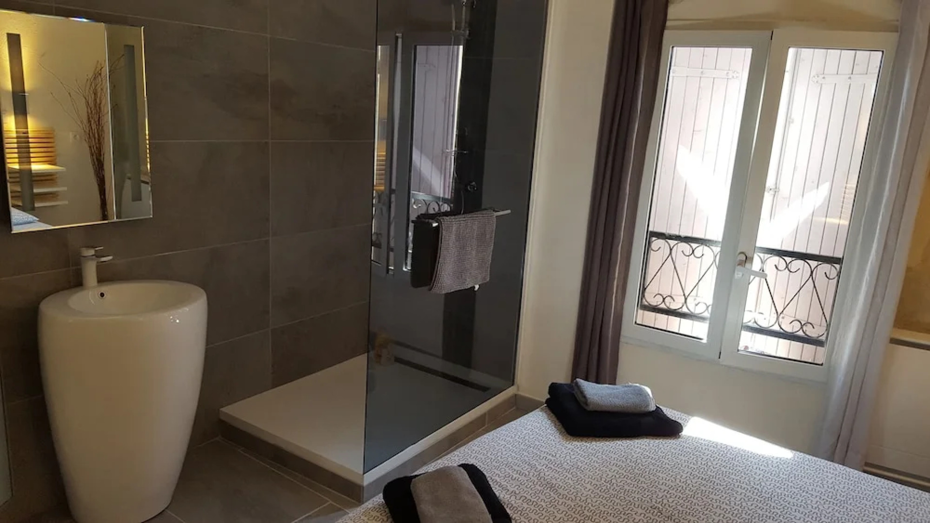 Le Louvre, Lieu atypique