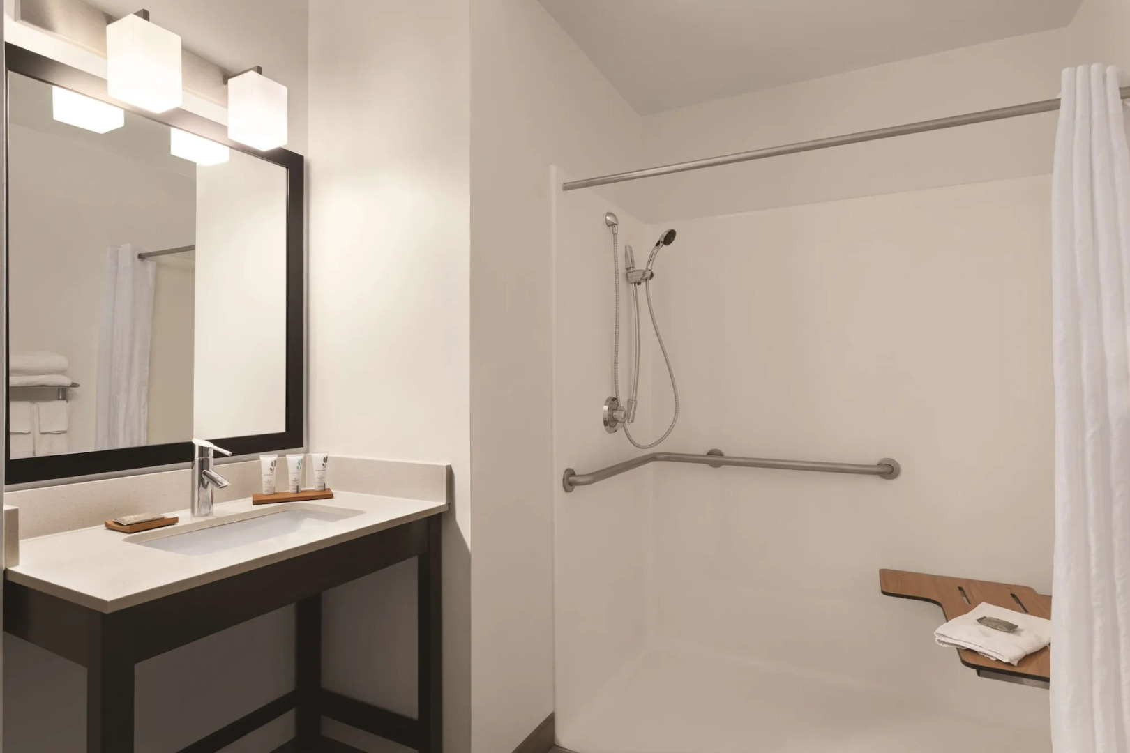 Country Inn & Suites by Radisson, St. Charles Historic District