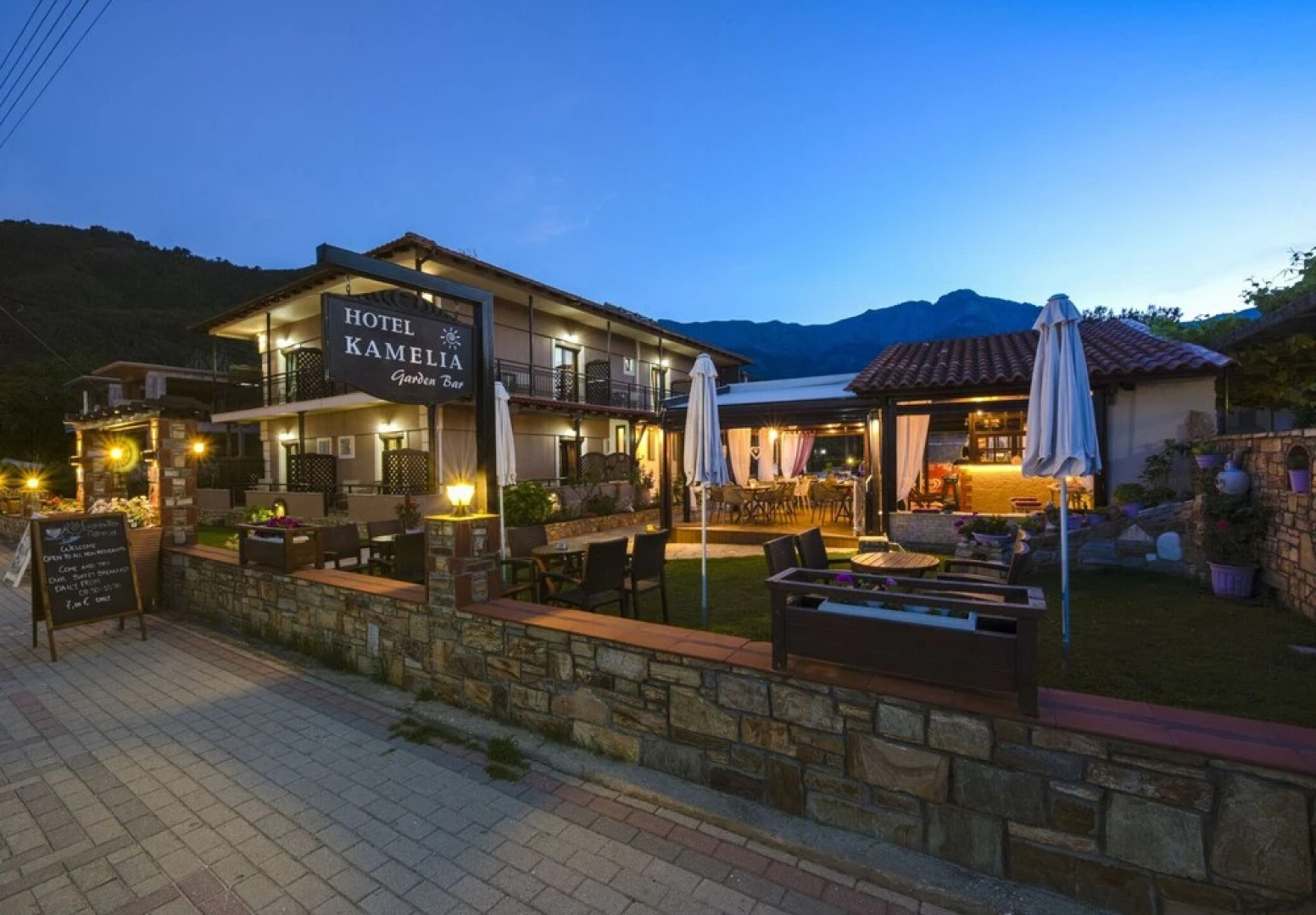 Kamelia & Semeli Hotel