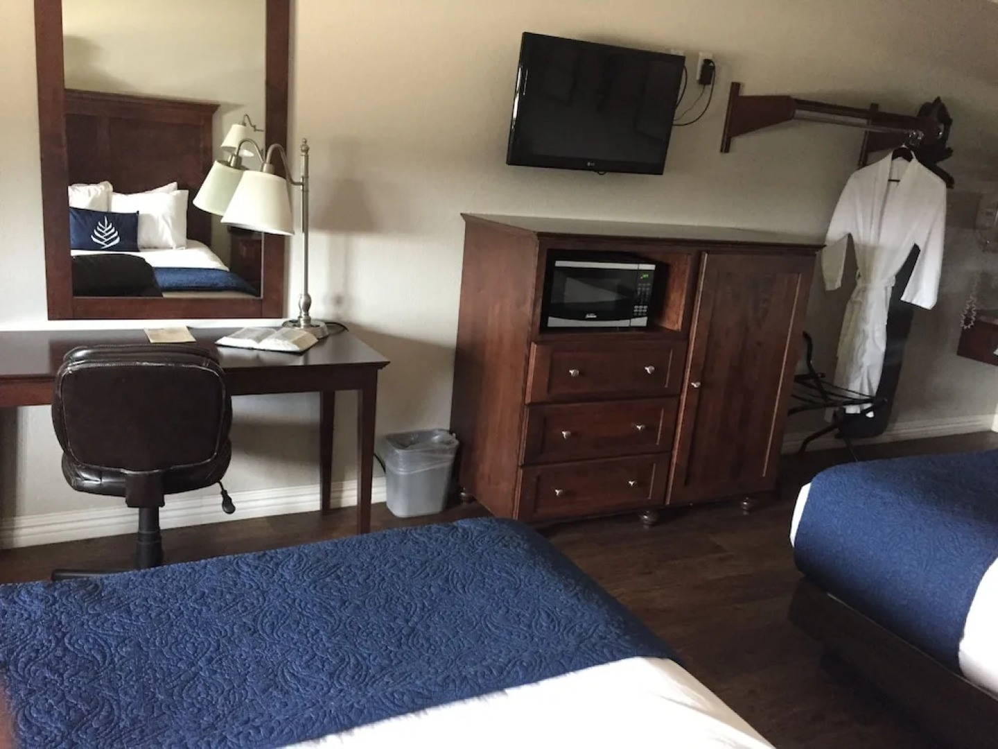 Pinemark Inn & Suites