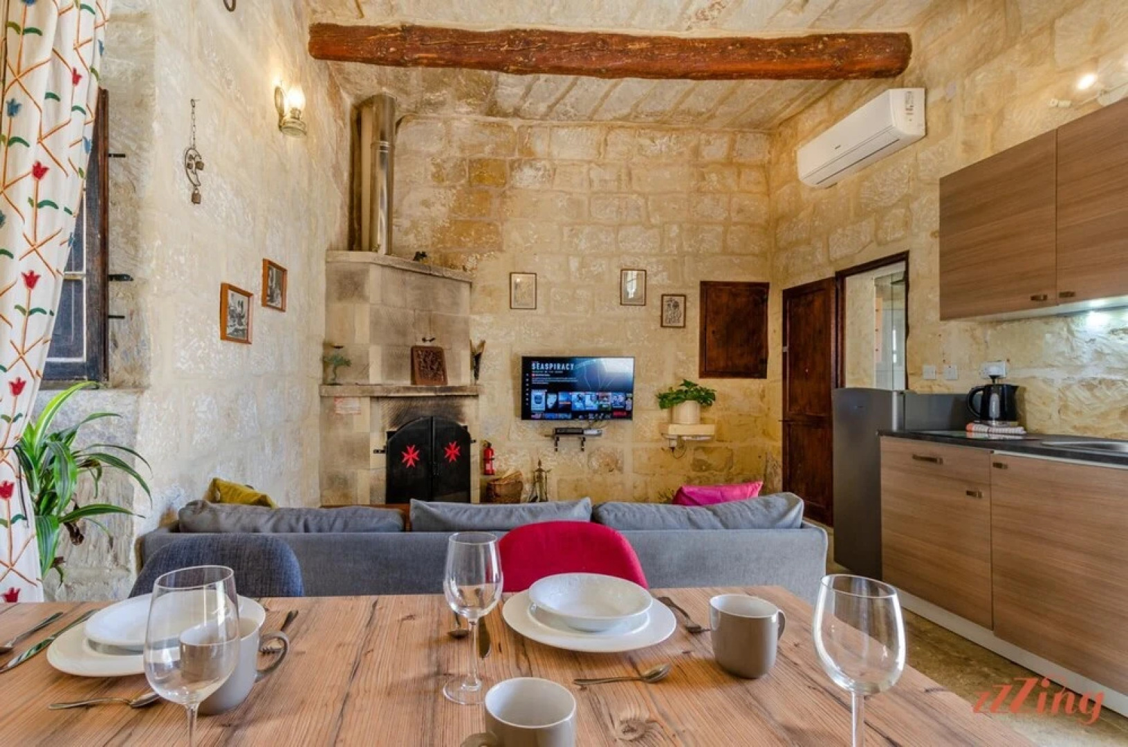 Tranquil Courtyard Retreat in a 1-br Country Home