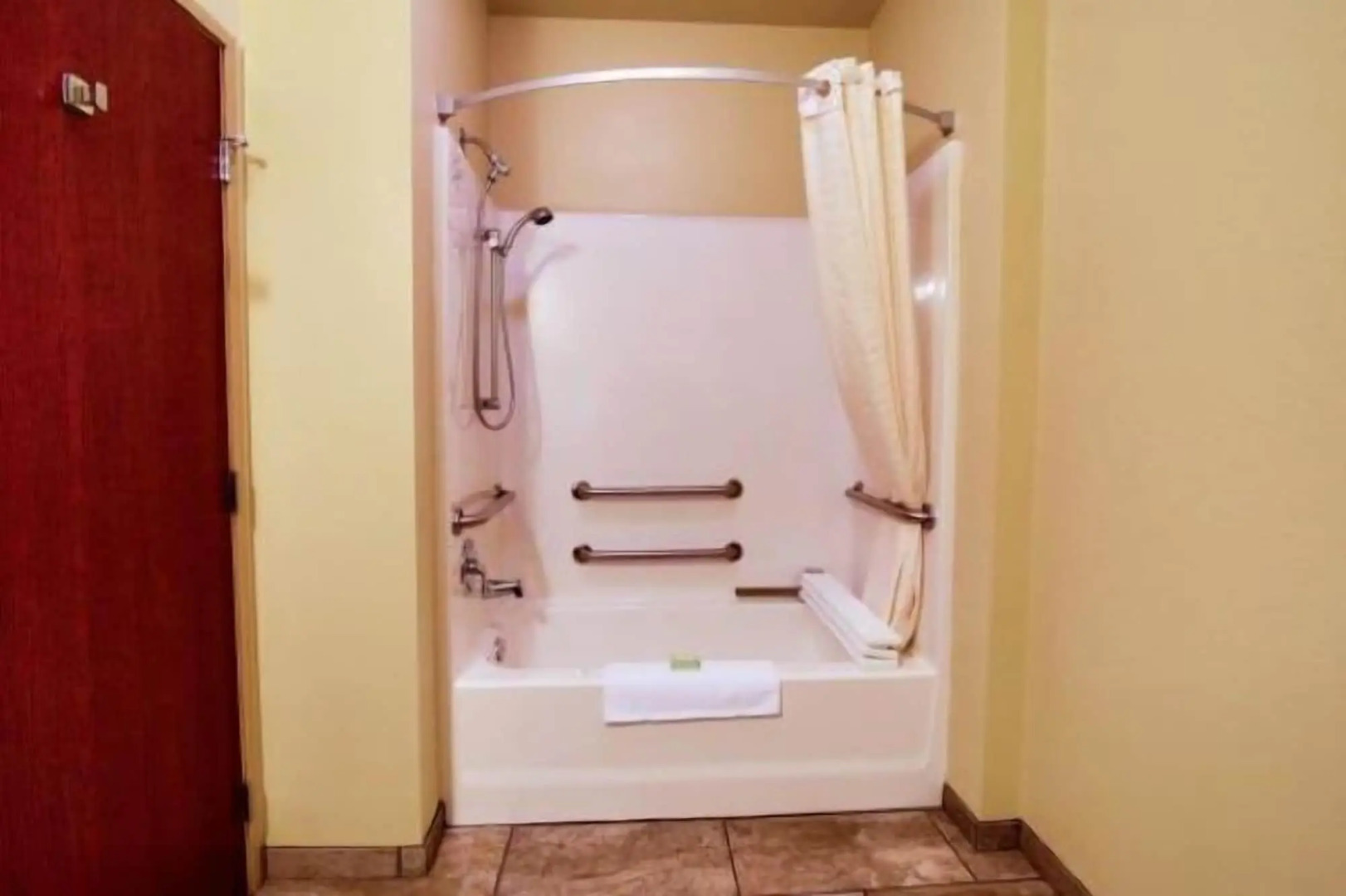 Cobblestone Hotel & Suites – Devils Lake