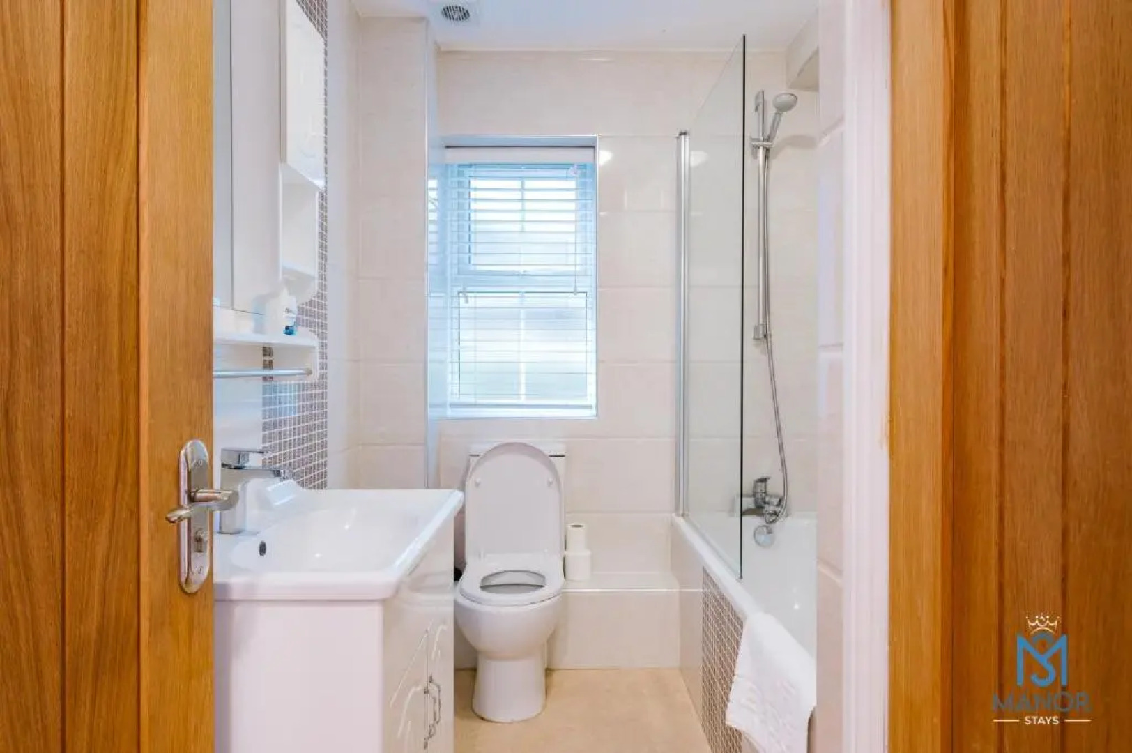 05th Residence Of Lord Avenue Sleeps Five People