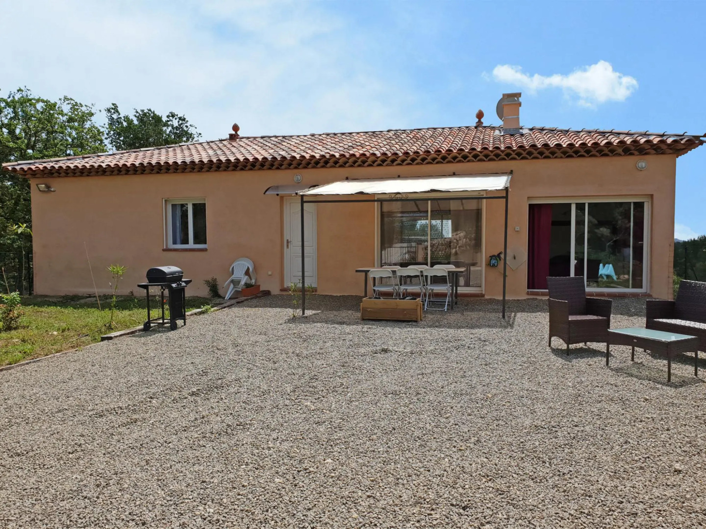 Charming villa in Montmeyan with garden and private pool
