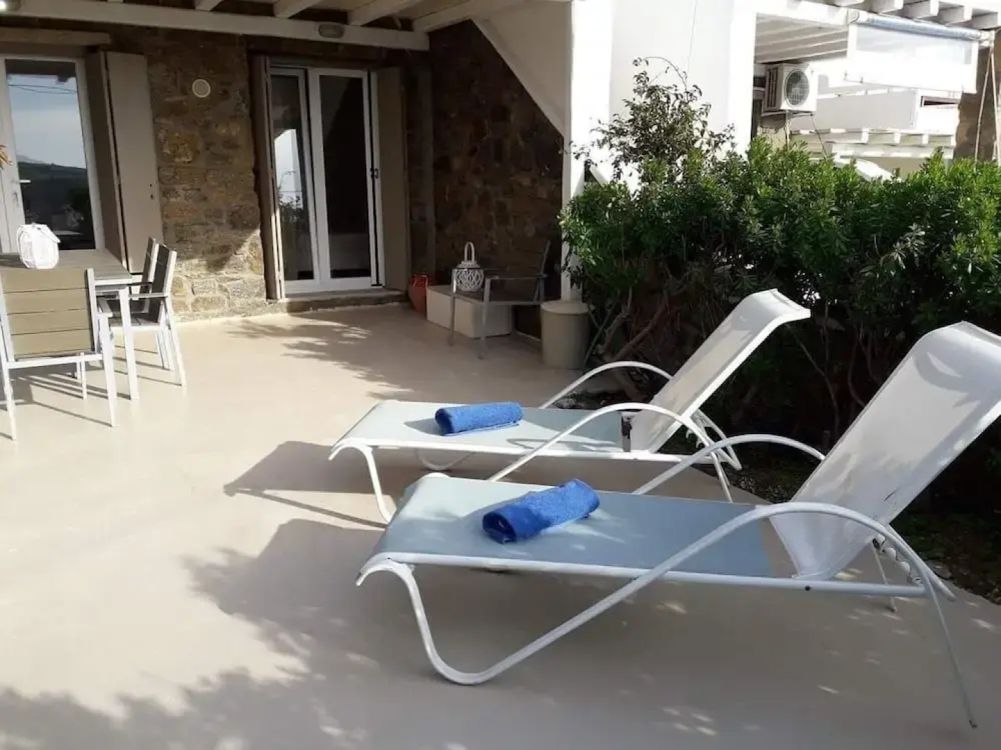 HELEN HOUSE-Minimal Perfection