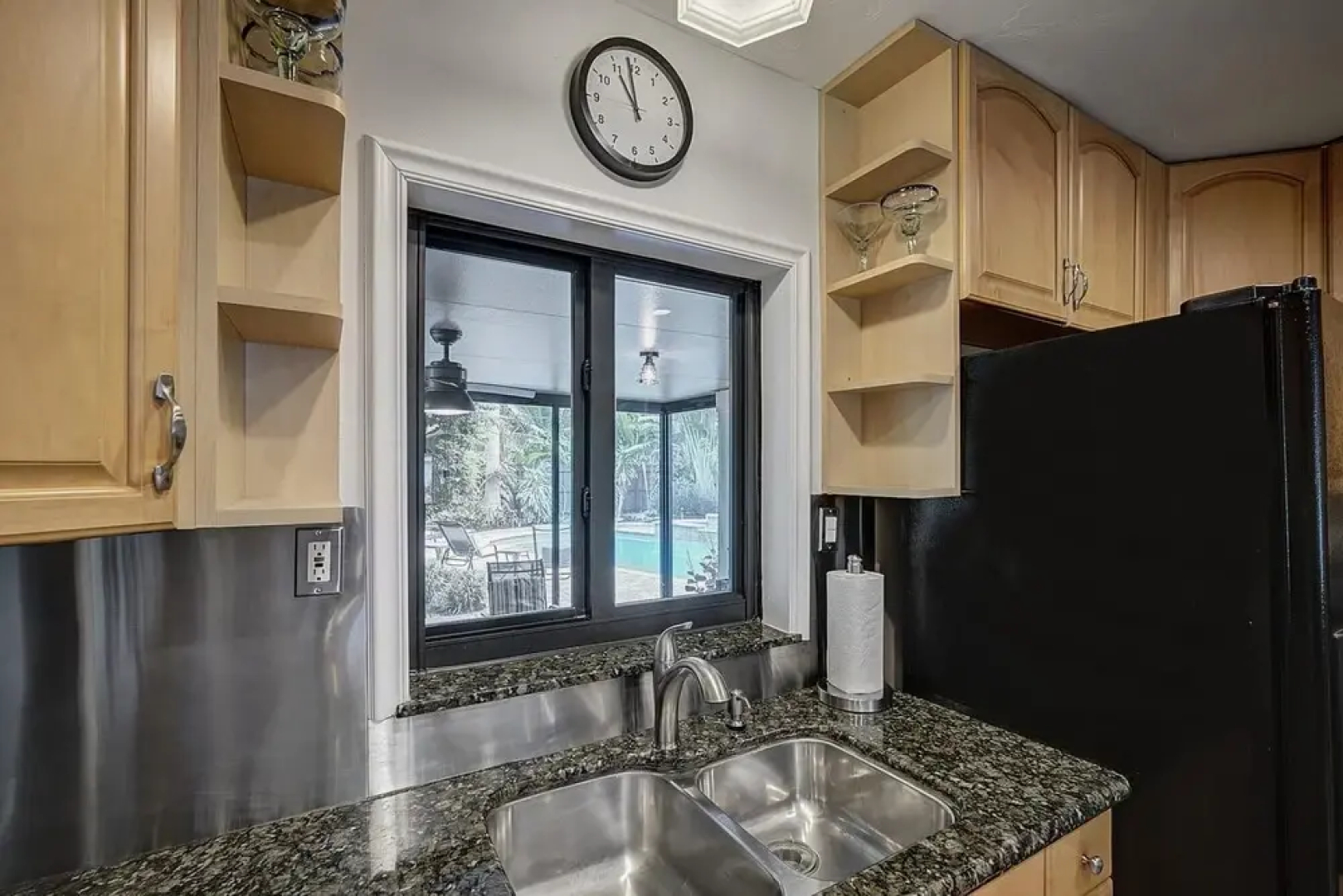 Fantastic 3 Bedroom Heated Salt Pool Home 3 Blocks From Wilton Drive