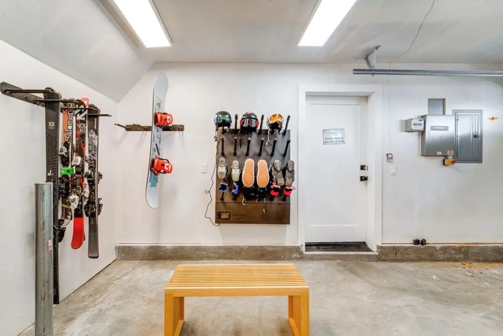 Luxe Soda Springs Cabin: Hot Tub, Forest-view Deck