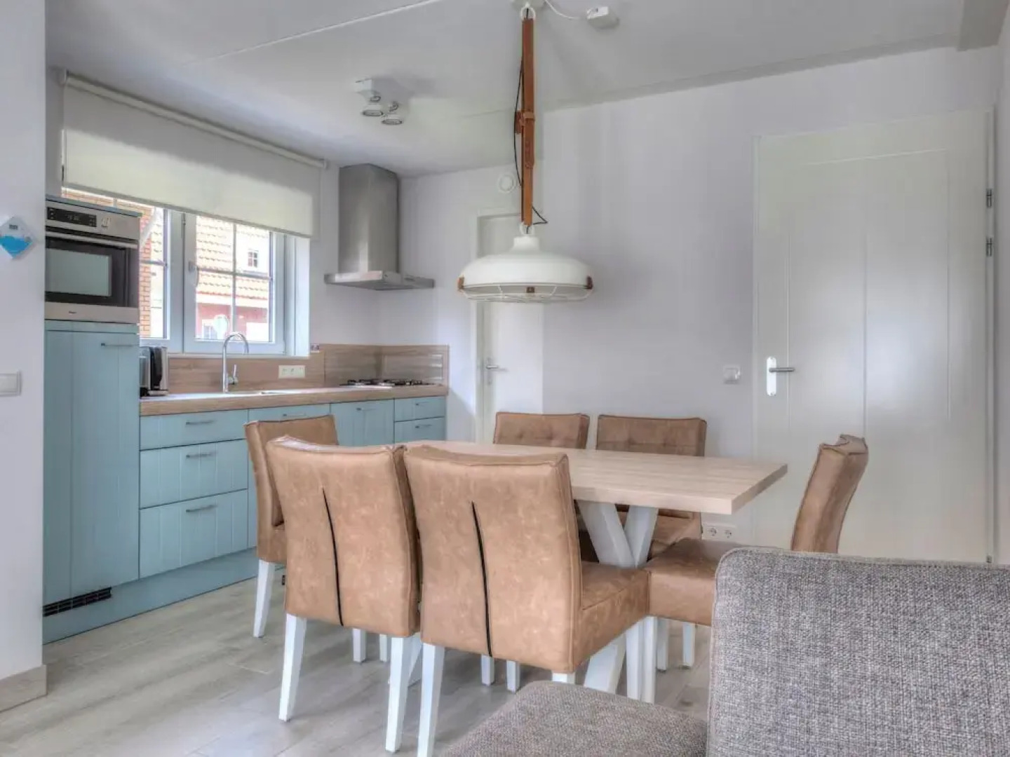 Luxurious Stately Villa With 3 Bathrooms, 1km From the Beach