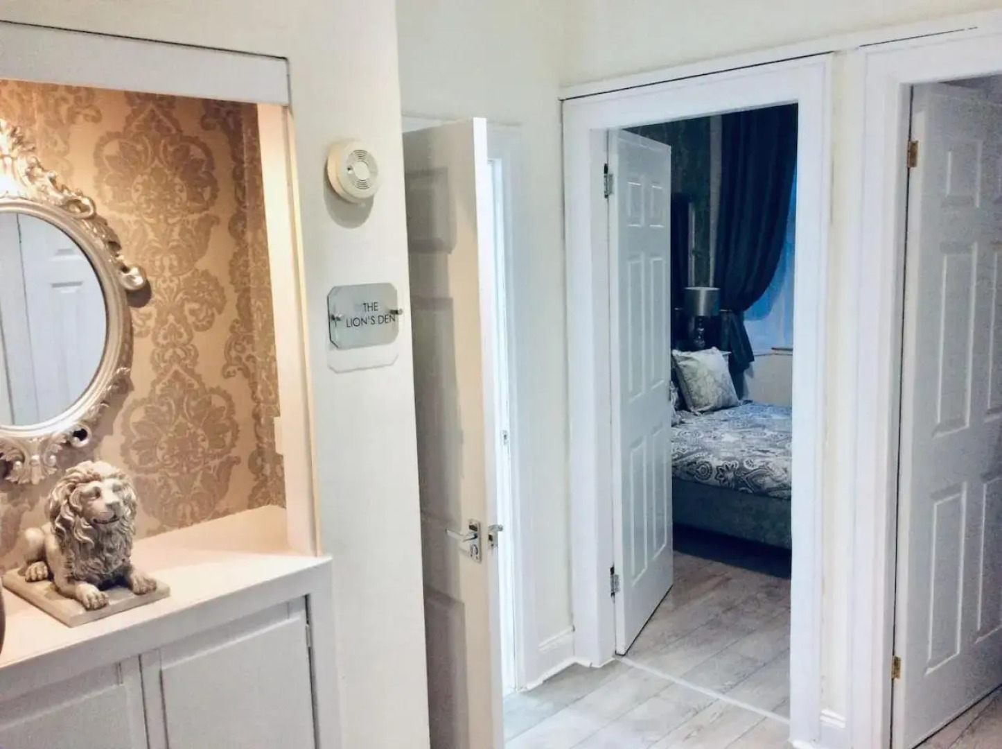 The Lion'S Den On Royal Street