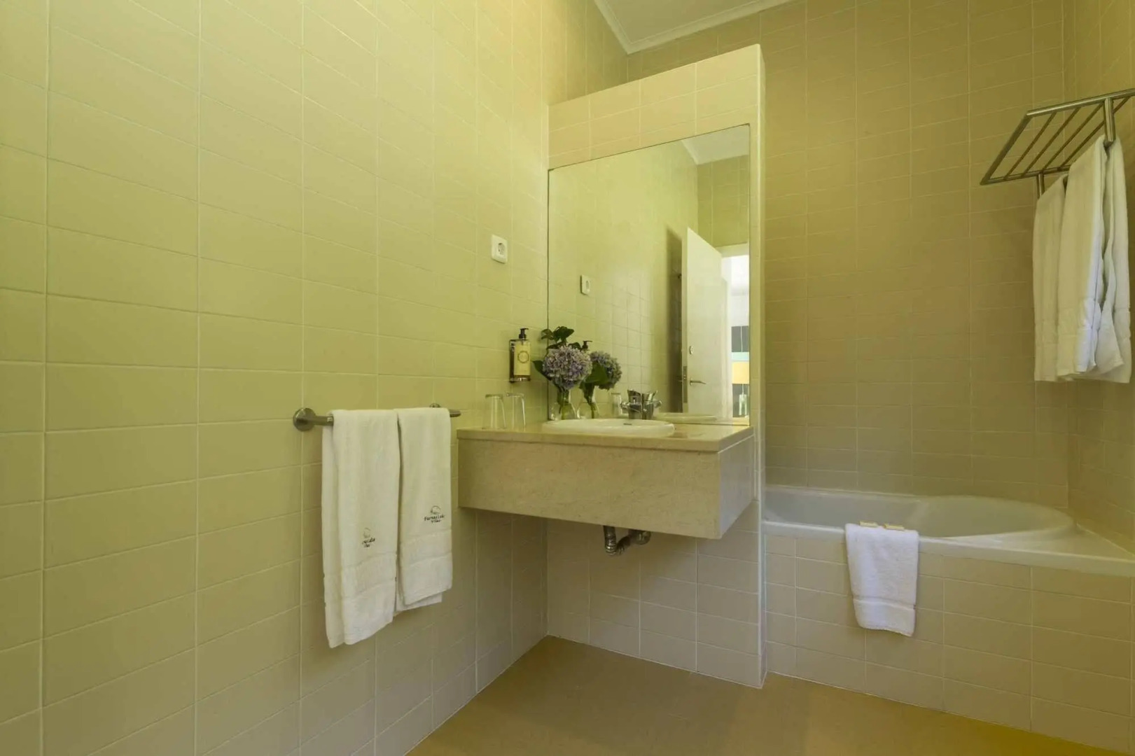 Furnas Lake Forest Living