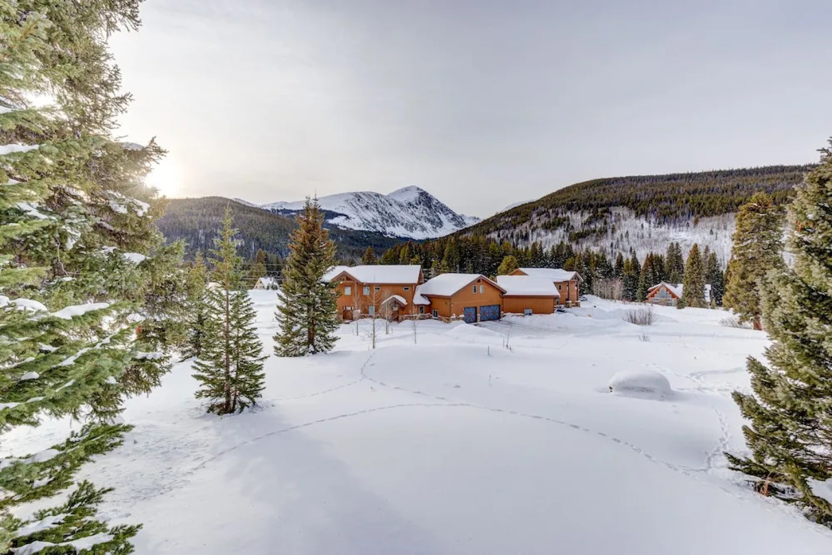 400 Whispering Pines Dr. (Private Home) Holiday home 5