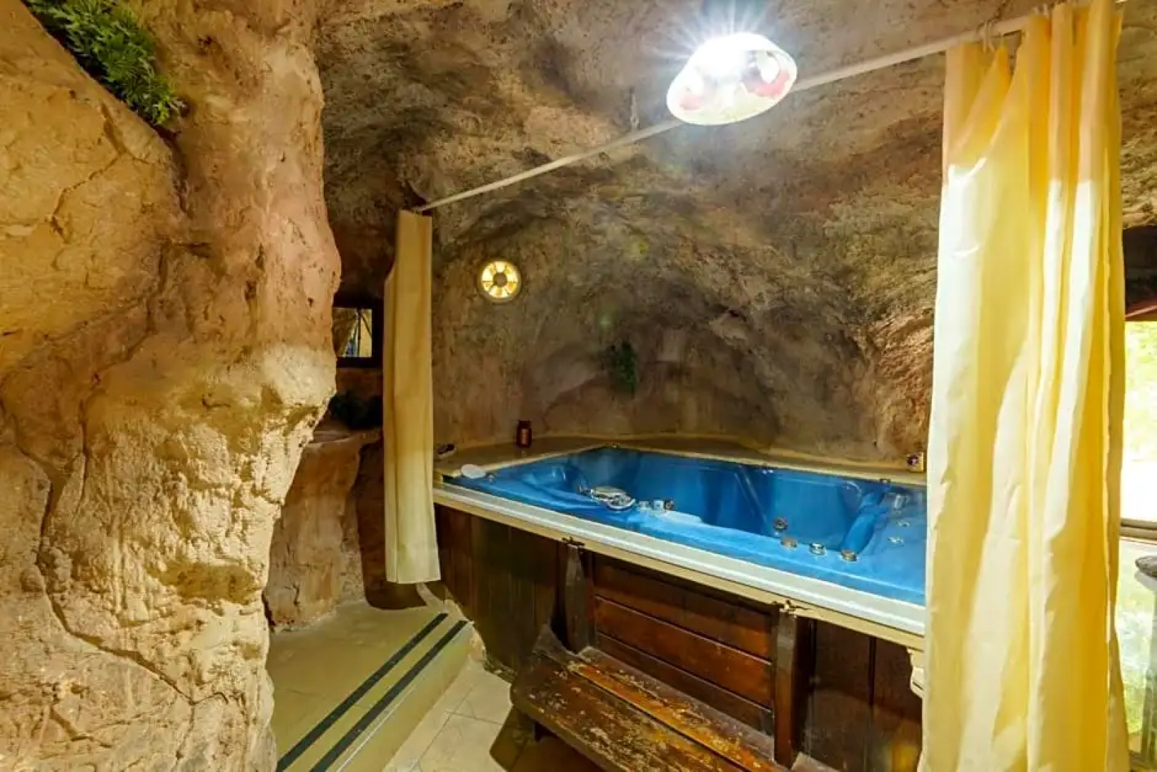 בקתות אירוח המערות - מושב חוסן מרשת V Club