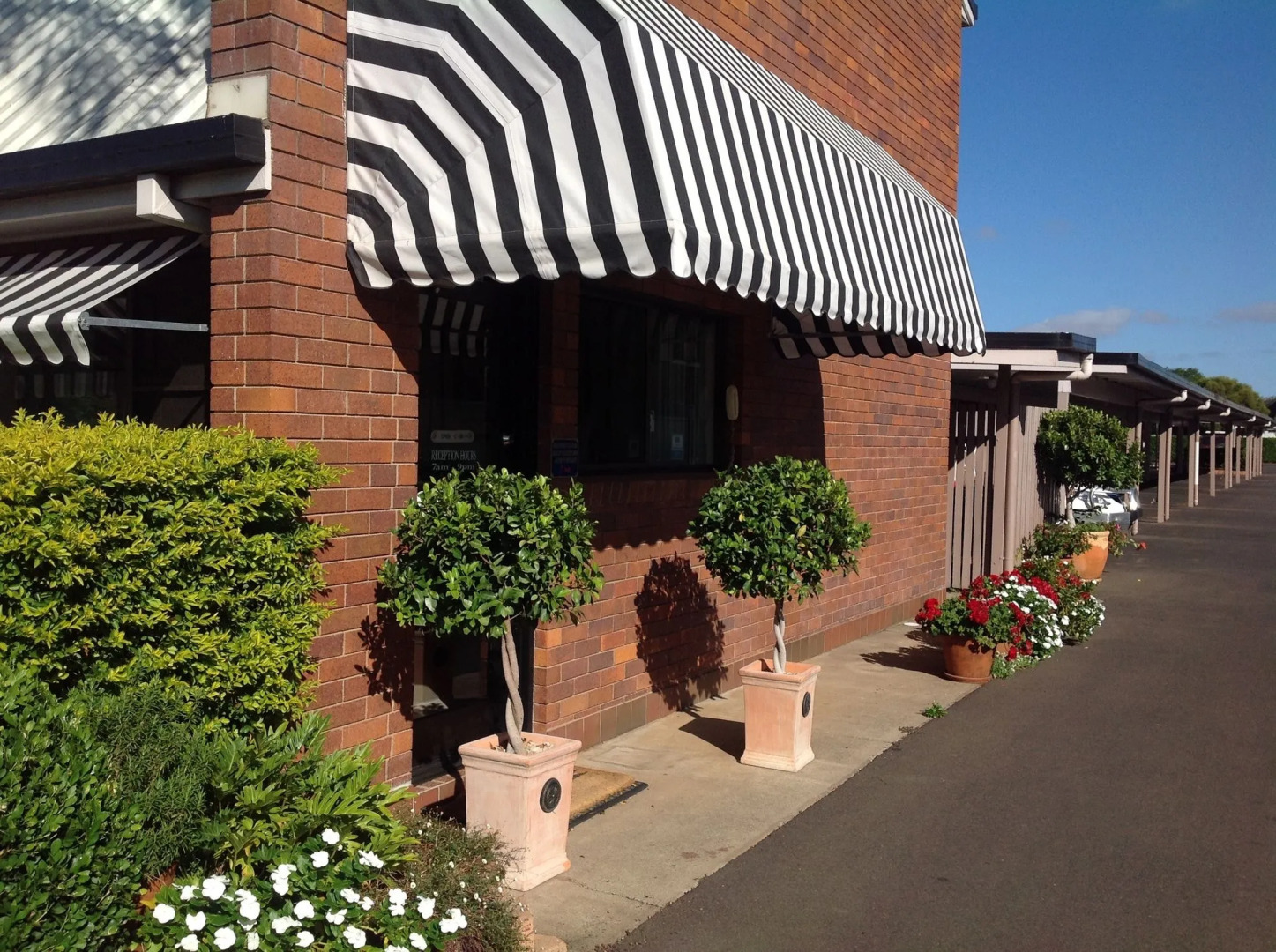 Country Pathfinder Motor Inn