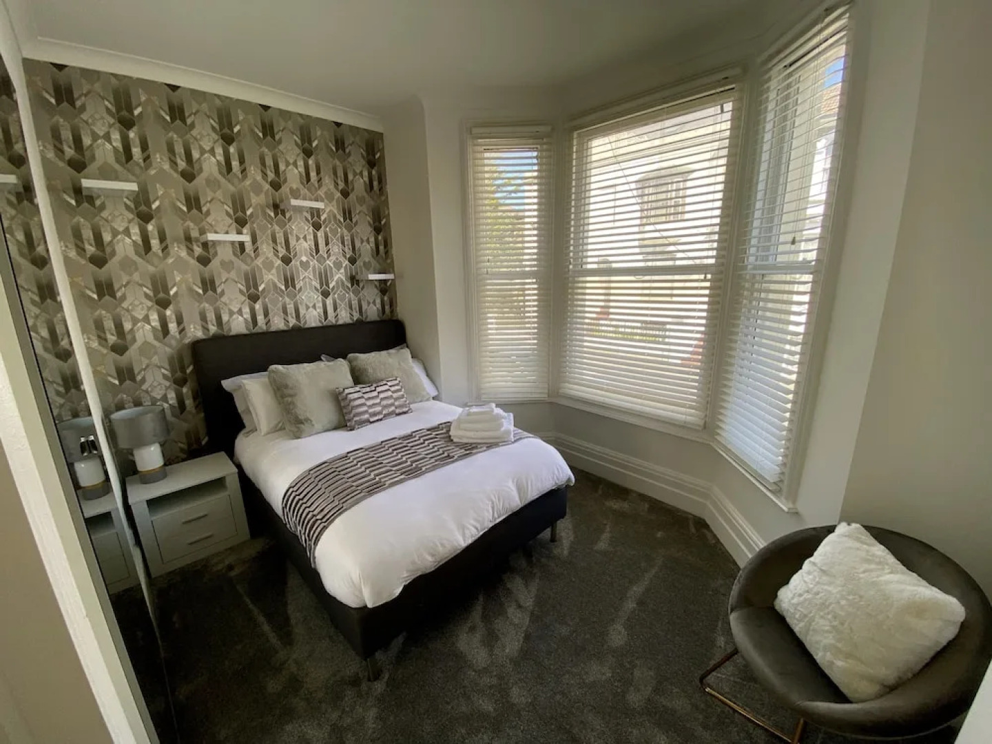 Stylish Apartment 16min from Stratford International