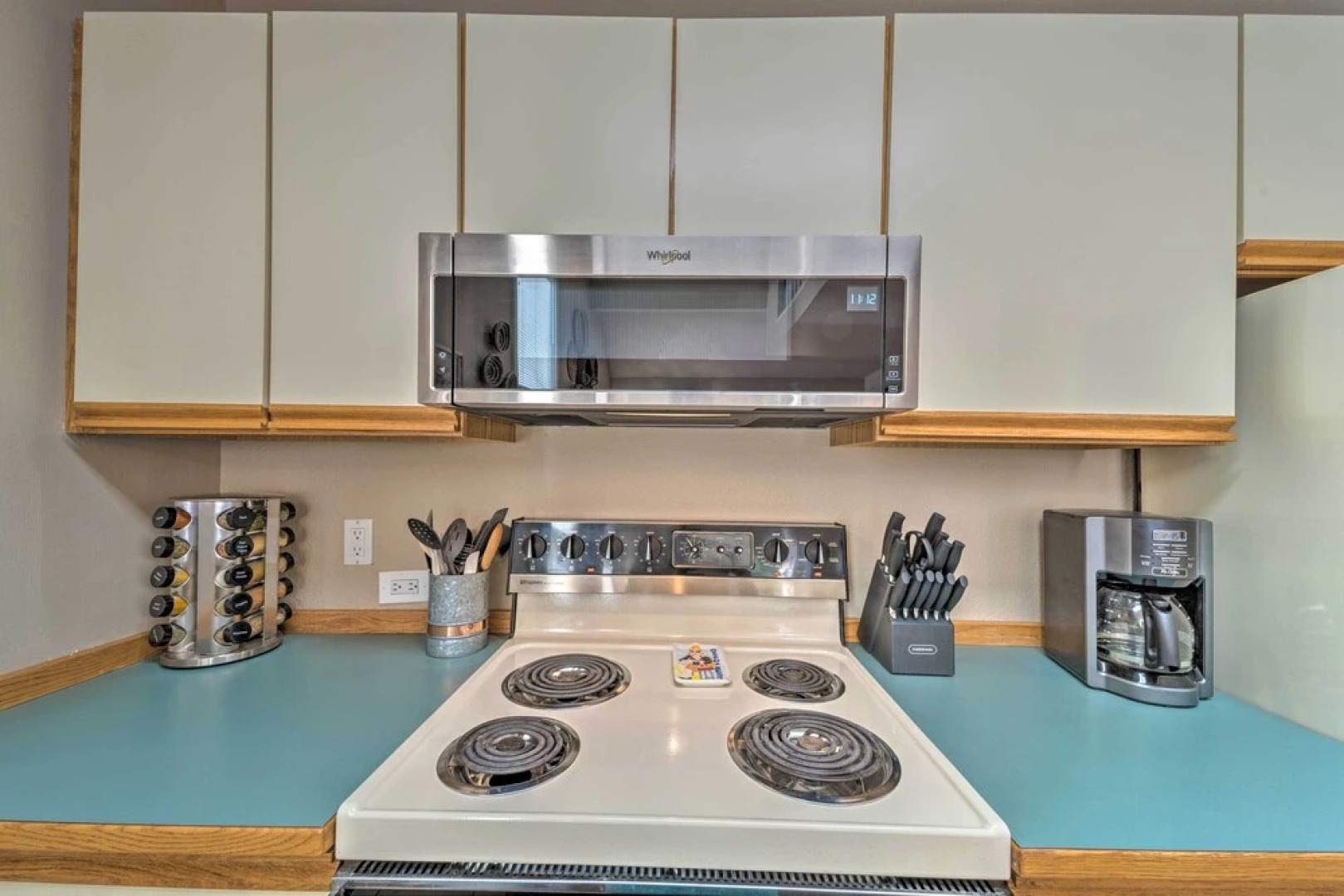 Cloudcroft Townhome w/ Deck - 1 Mi to Burro Ave!