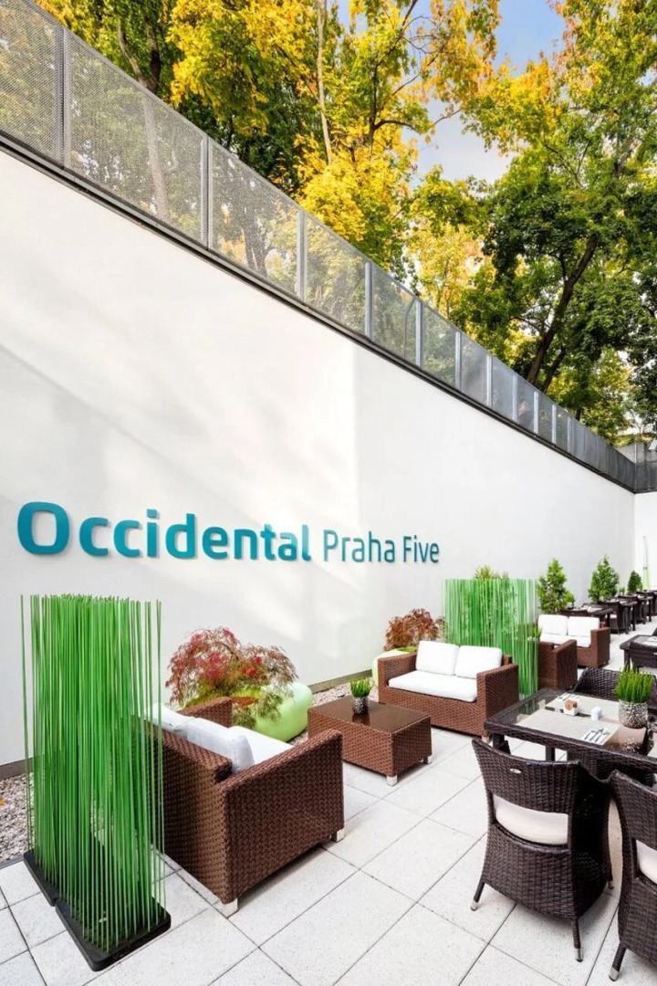 Отель Occidental Praha Five