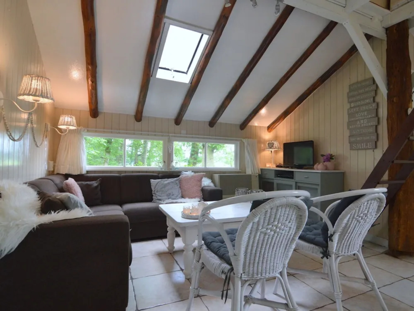 Charming Holiday Home in Hellendoorn Amidst the Forest