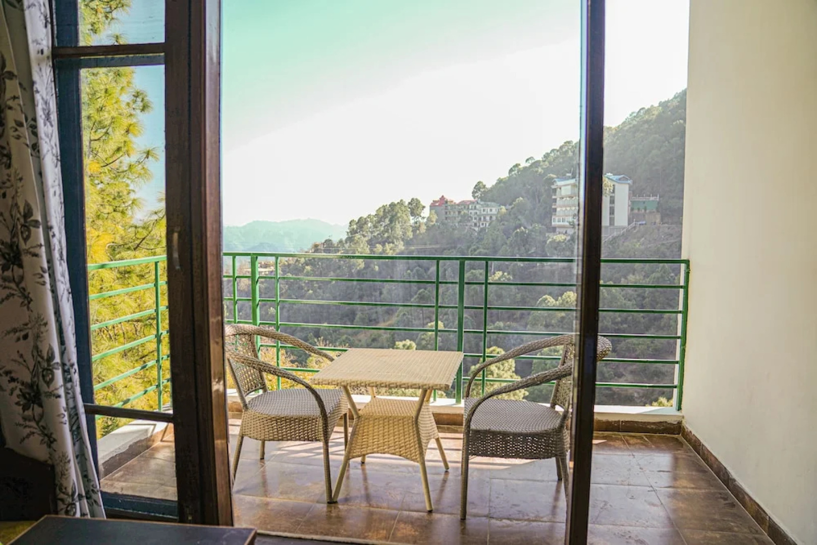 Montrose 11 Boutique