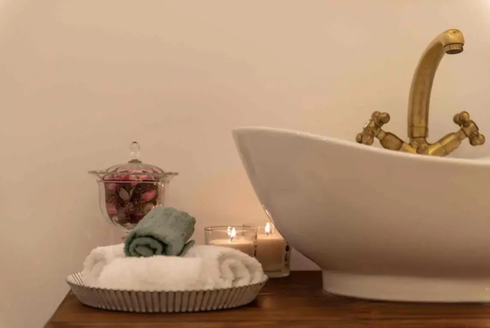 Oinou Strata - Adults Only