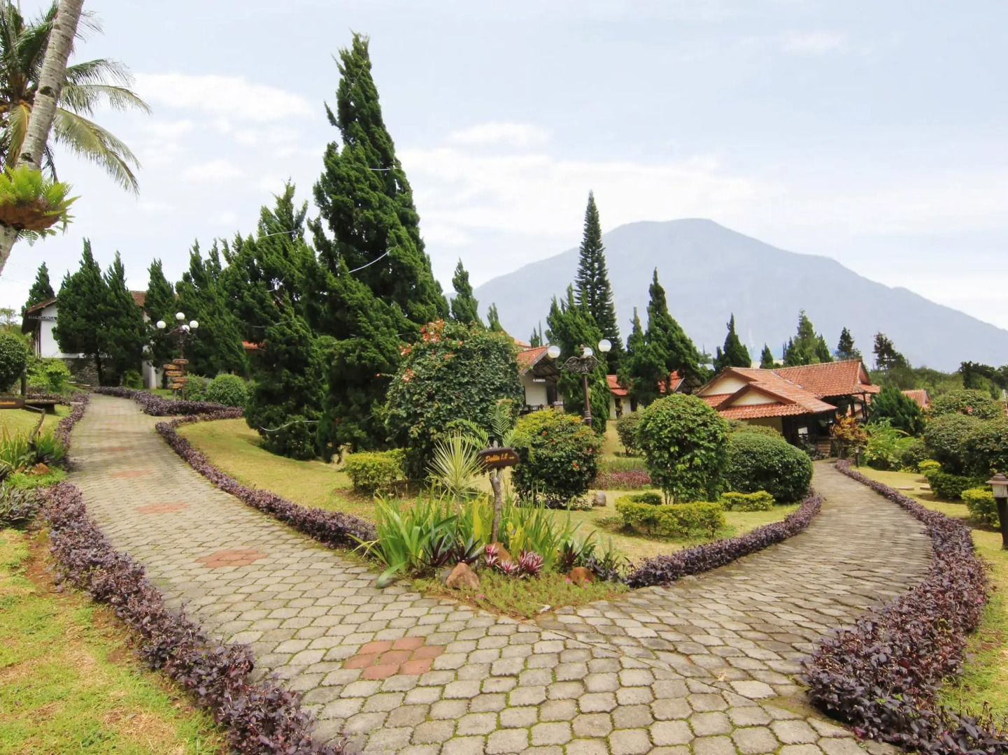 Royal Hotel and Villa Trawas