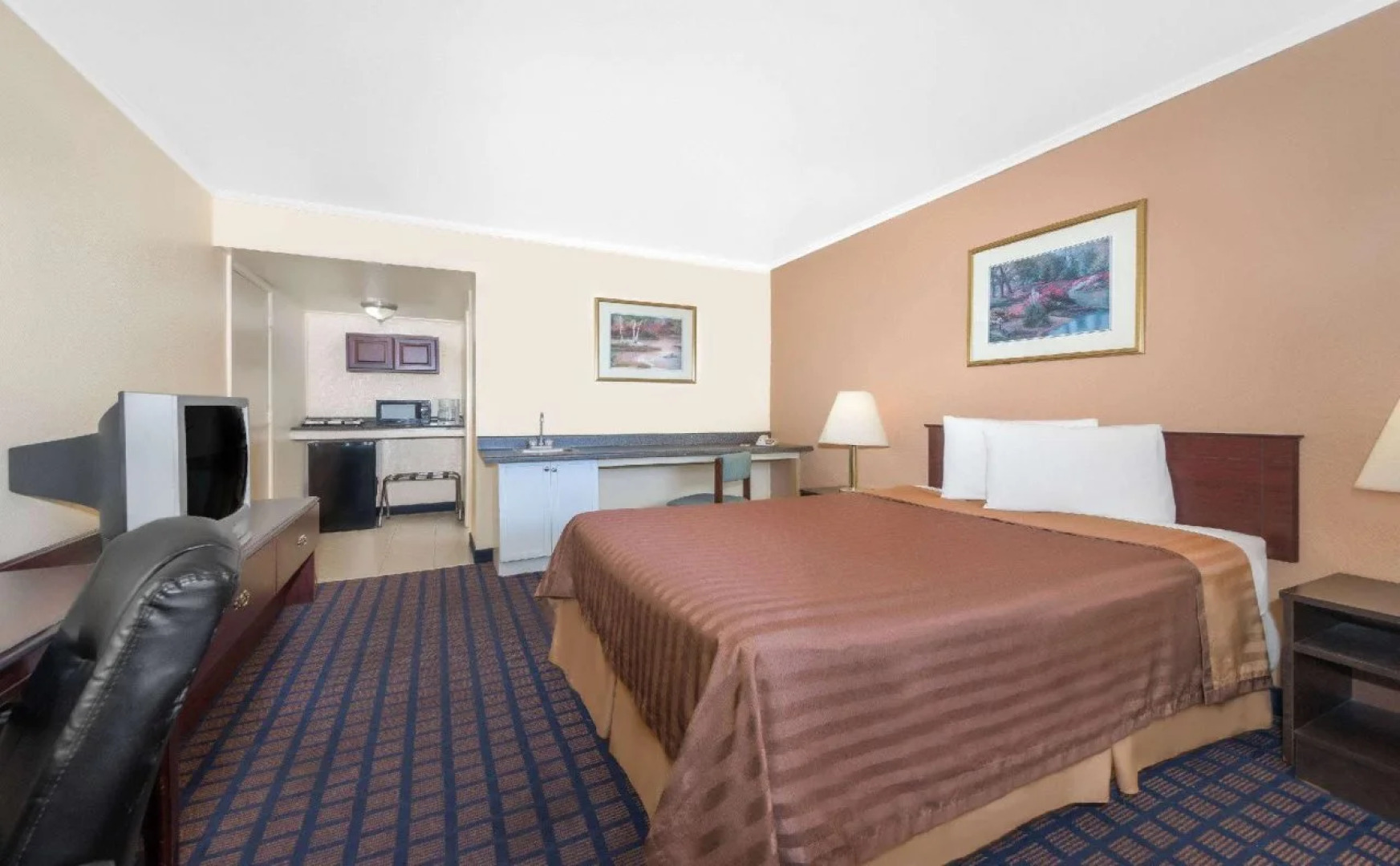 Silver Spur Vintage Inn & Suites