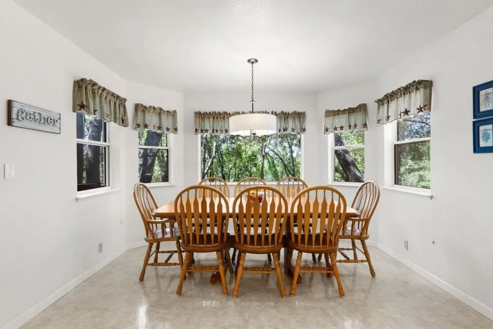 The Gathering Place - 2-Level Home with Game Room by Yosemite Region Resorts