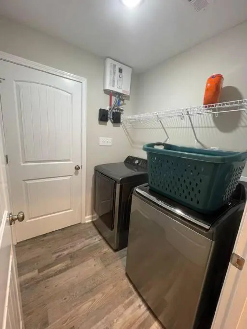 Sleep 10, NEW CONSTRUCTION home, half mile to beach, 3 BD 2 BA, 6 beds