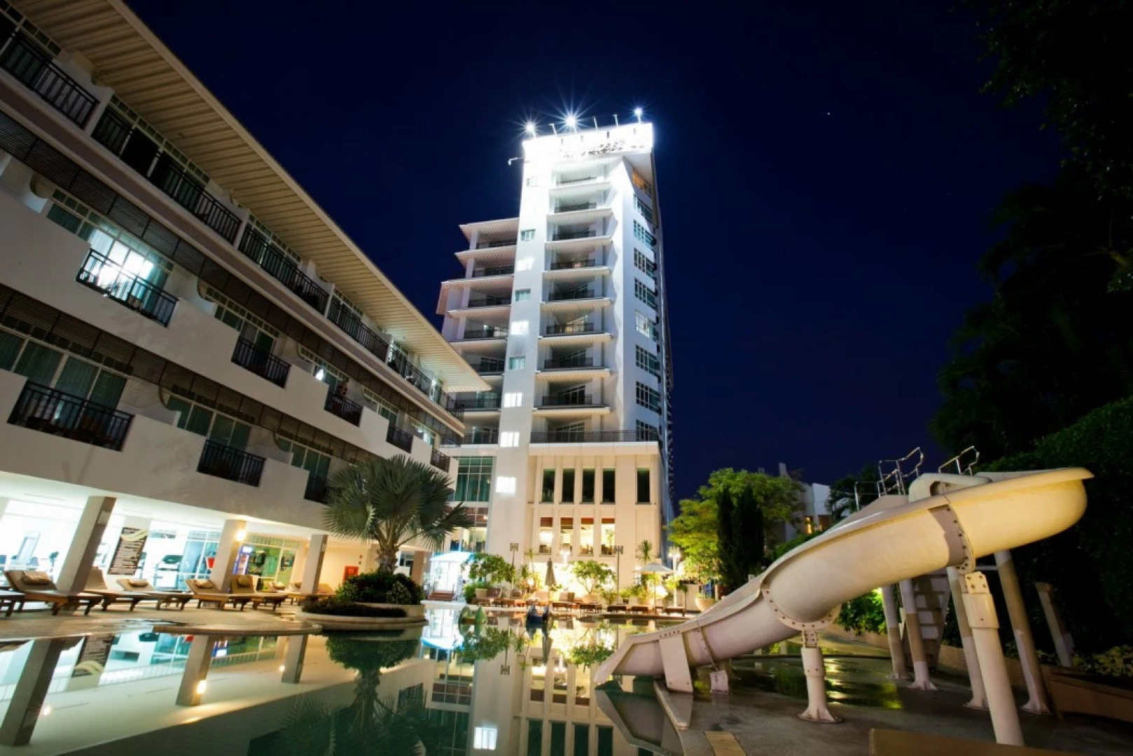The Pattaya Discovery Beach Hotel Pattaya