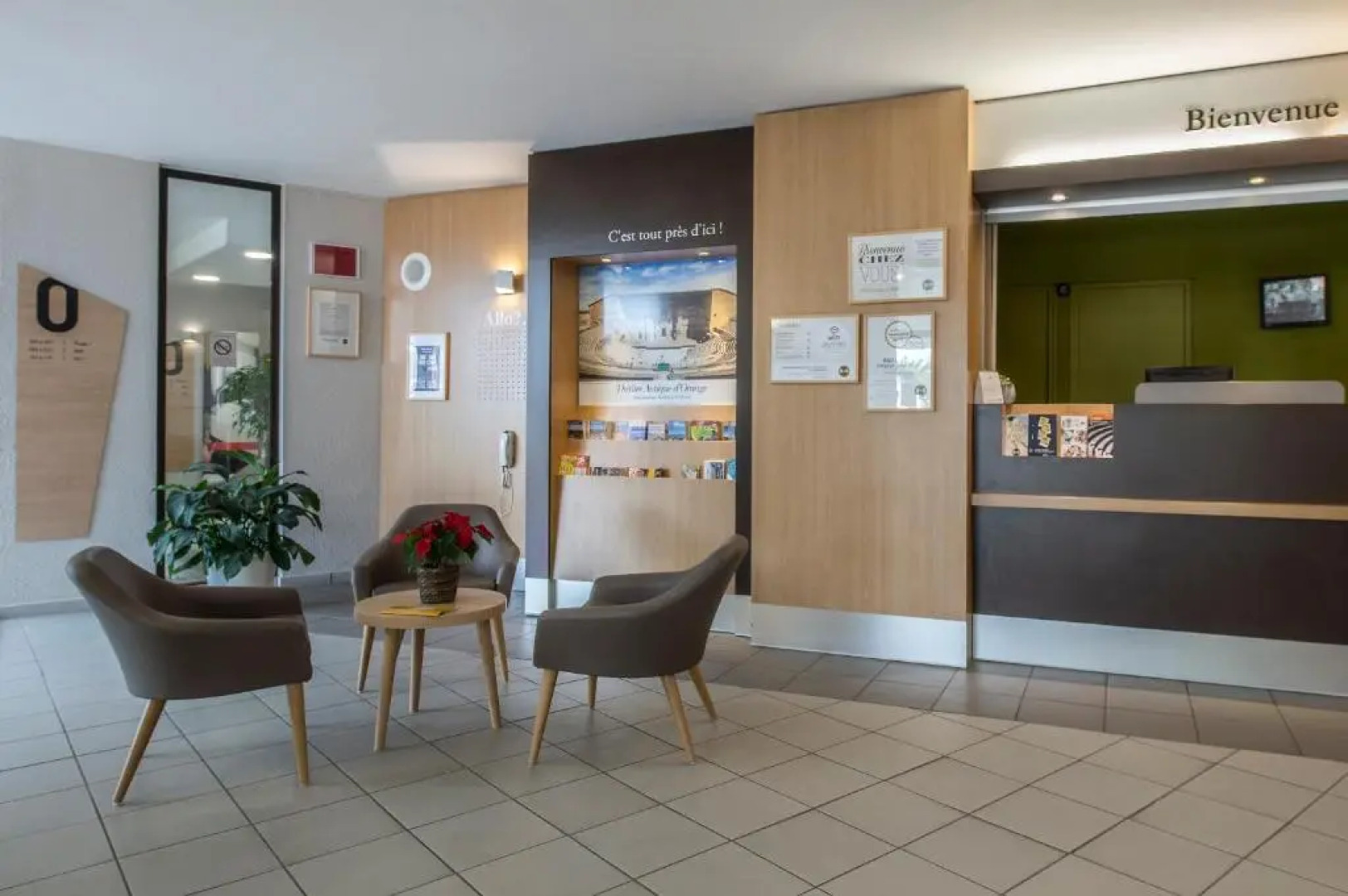 B&B Hotel ORANGE - Echangeur A7 A9