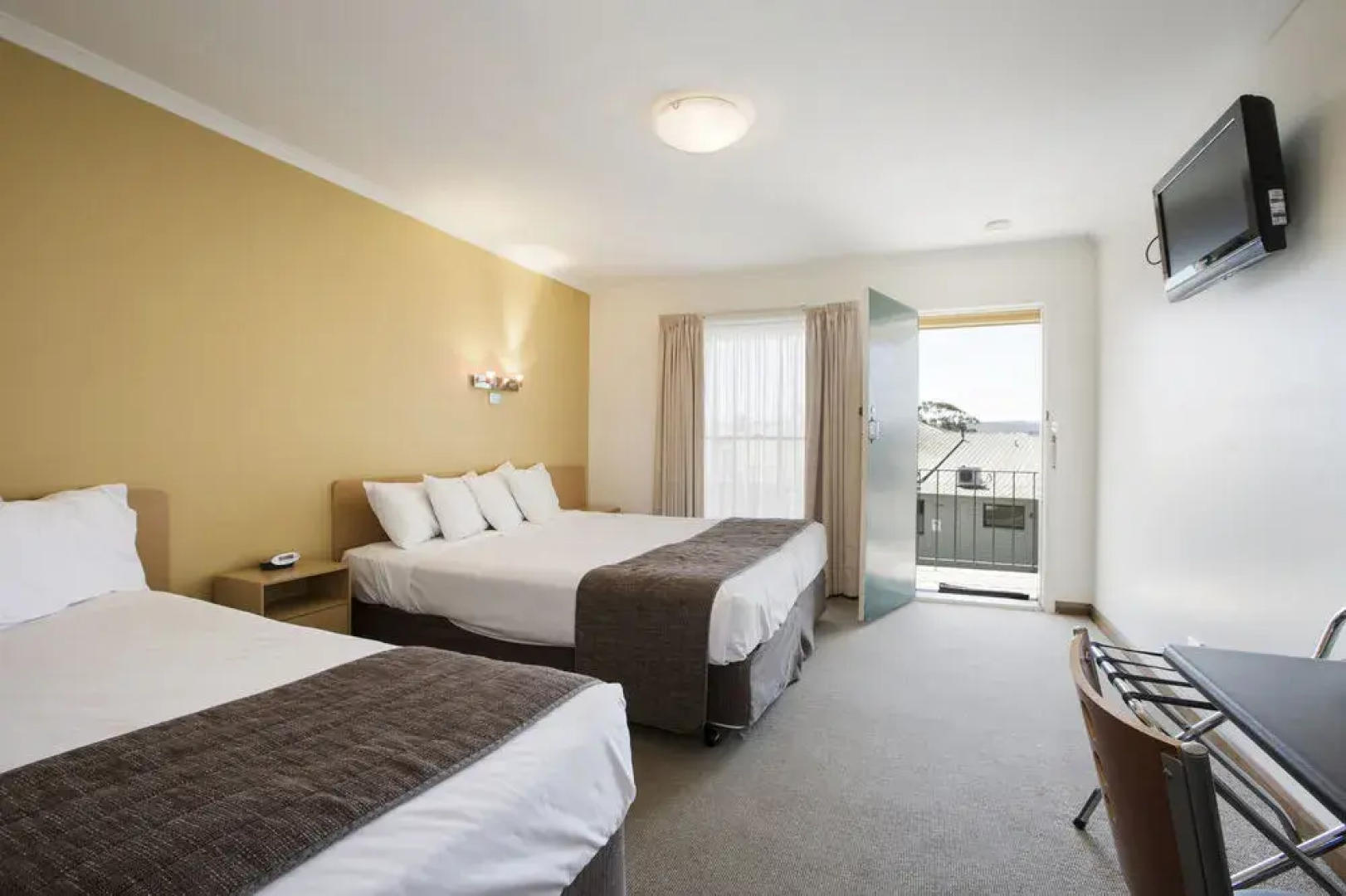 Riverside Hotel
